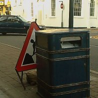 Cuddfan  rhag cael ei bwrw lawr!