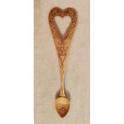 Pierced Heart lovespoon with Kolrosed daffodils and hearts &ndash; in Basswood
