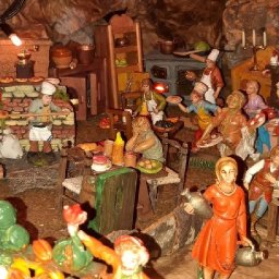 cardiffian-honours-italian-family-tradition-by-installing-giant-3d-nativity-scene-in-her-front-room