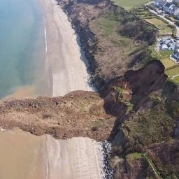 luxury-homes-left-teetering-on-cliff-edge-after-huge-landslide-at-welsh-beach
