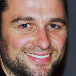 new-york-based-actor-matthew-rhys-only-speaks-to-his-son-in-welsh