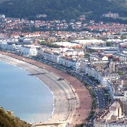 controversial-plans-to-hold-back-the-rising-sea-at-llandudno-to-be-debated
