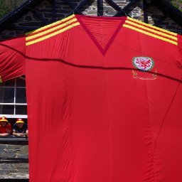 couple-show-their-love-for-wales-by-creating-y-crys-mawr-coch