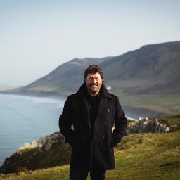 bromsgroves-michael-ball-to-share-love-for-coast-in-travel-series