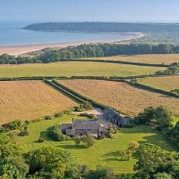glorious-secluded-farmhouse-has-picturesque-views-of-oxwich-bay