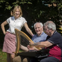 tears-of-joy-musician-hailed-as-covid-heroine-for-keeping-dementia-sufferers-singing-through-lockdown