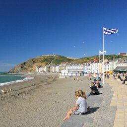 prominent-aberystwyth-artist-gifts-paintings-to-national-art-collection