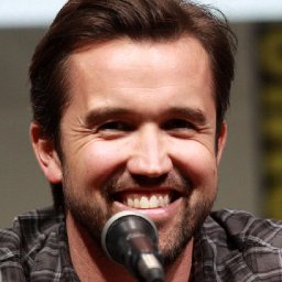 rob-mcelhenney-tweets-in-the-welsh-language-as-he-welcomes-wrexham-fans-back-to-the-racecourse