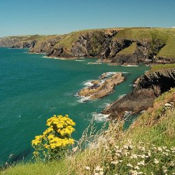 drifts-of-rock-and-sea-gaynor-funnell-explores-wild-and-remote-ceibwr-bay-in-pembrokeshire