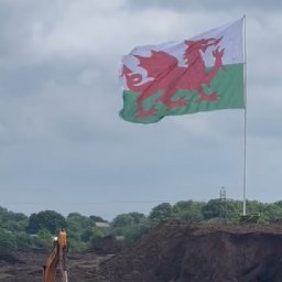 watch-largest-welsh-flag-in-uk-flown-to-celebrate-wales-world-cup-qualification