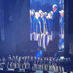 watch-the-stirring-welsh-national-anthem-at-stereophonics-show