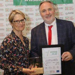 tanygroes-distillery-in-the-welsh-wind-named-small-employer-of-the-year