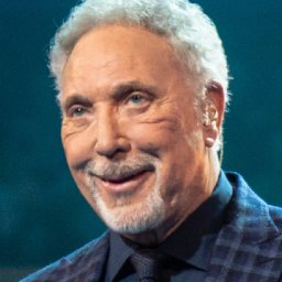 tom-jones-denies-reports-he-collapsed-before-budapest-concert