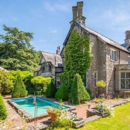 incredible-manor-house-with-lake-and-pools-for-sale-for-first-time-in-60-years