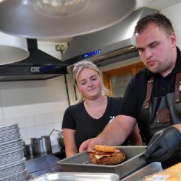 welsh-couple-turn-farm-shop-into-burger-bar-thats-booked-for-weeks-in-advance