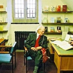 bangor-exhibition-on-welsh-poet-rs-thomas-lauded-by-queen-gets-international-interest