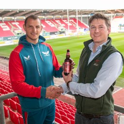 scarlets-and-felinfoel-unveil-150th-anniversary-ale