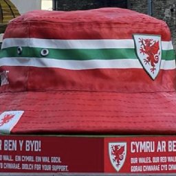 watch-giant-wales-bucket-hat-has-appeared-in-swansea