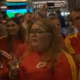 welsh-choir-breaks-out-in-song-in-qatar-bar