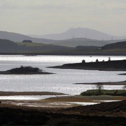 lake-trail-on-windswept-moor-with-haunted-mansion-is-alexas-top-walk-in-wales