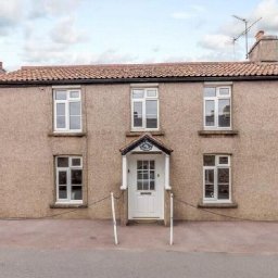 the-period-home-thats-on-sale-for-the-first-time-since-1926