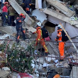 watch-welsh-firefighter-involved-in-dramatic-rescue-as-pair-are-pulled-from-earthquake-rubble