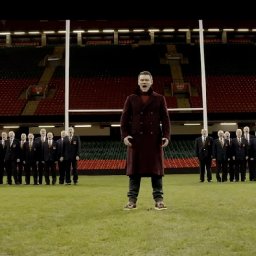 watch-luke-evans-joins-with-treorchy-male-choir-for-epic-calon-lan