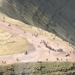 watch-birds-eye-view-as-helicopter-films-crowds-on-pen-y-fan-summit