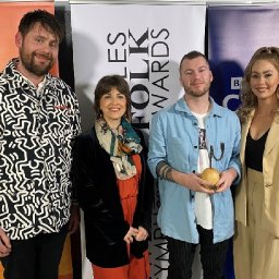 welsh-folk-band-wins-presitigious-prize-after-fears-lead-guitarist-would-never-play-again