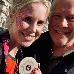 welsh-ambulance-worker-completes-london-marathon-to-raise-funds-for-the-charity-that-saved-her-dads-life