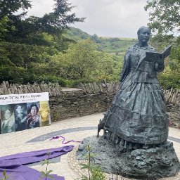 cranogwen-statue-finally-revealed