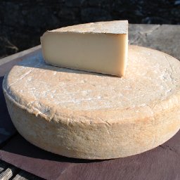 food-tales-from-wales-the-land-in-a-piece-of-sheeps-cheese