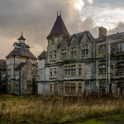 the-hauntingly-beautiful-grand-declines-and-abandoned-mansions-of-wales