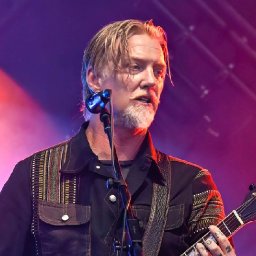 everything-you-need-to-know-about-queens-of-the-stone-age-at-cardiff-castle