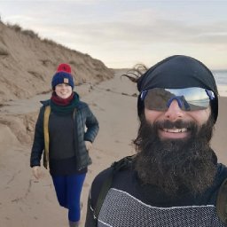 man-walking-uk-coastline-for-charity-finally-returns-home-to-wales