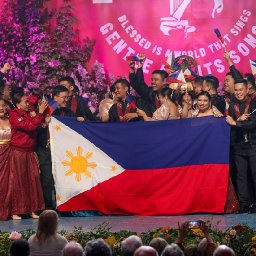filipino-choir-on-top-of-the-world-at-llangollen-eisteddfod