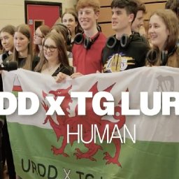 watch-youngsters-brilliant-welsh-irish-cover-of-the-killers-hit-song