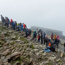 bbc-doc-reveals-what-it-takes-to-live-and-work-on-uks-busiest-mountain-yr-wyddfa