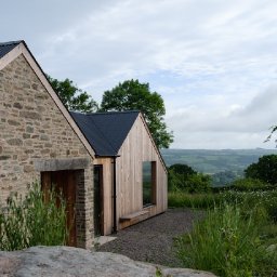 17th-century-welsh-longhouse-design-wins-eisteddfod-gold-medal-for-architecture