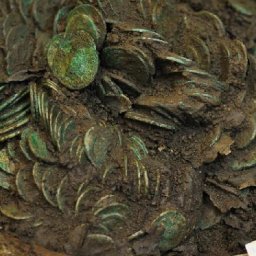 discovery-of-buried-coins-in-wales-turns-out-to-be-roman-treasure-huge-surprise