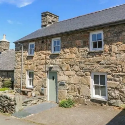 pretty-stone-cottage-with-incredible-sea-views-and-a-magnificent-neighbour