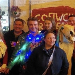 mari-lwyd-proves-a-star-attraction-on-a-night-out-in-an-american-city